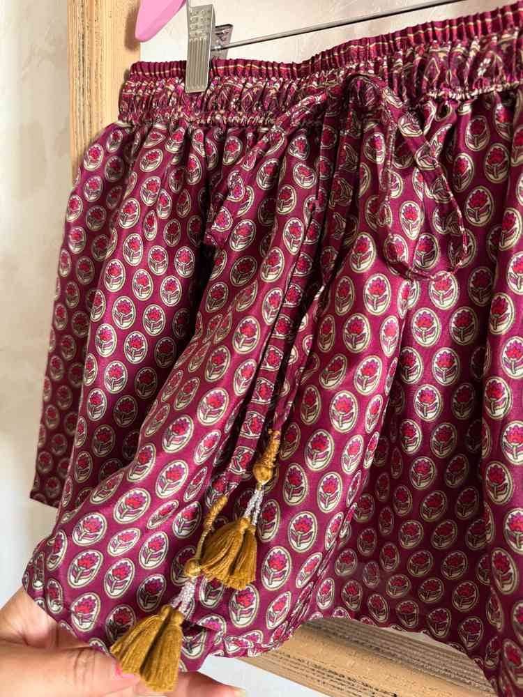 Pantalón corto burdeos